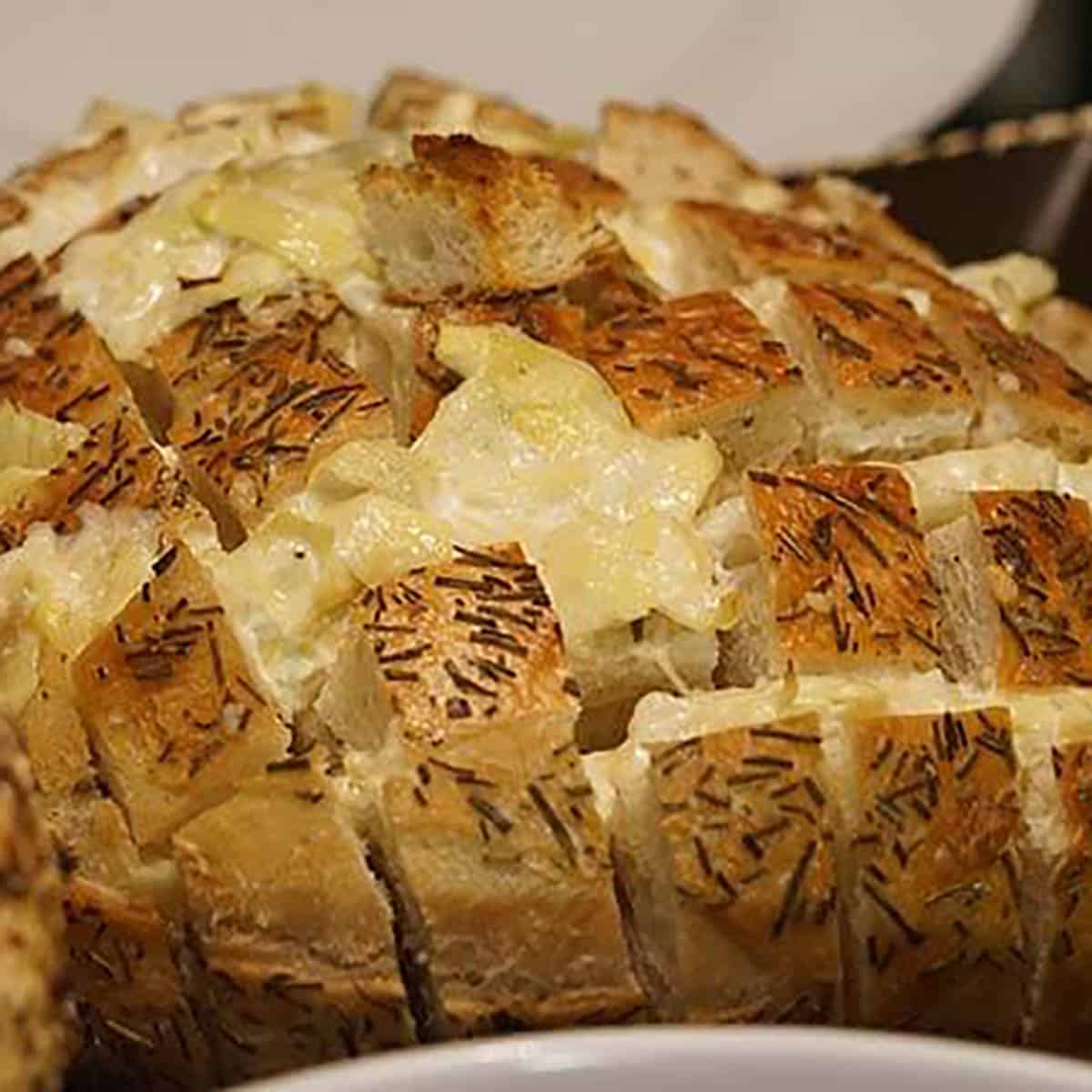 https://bowl-me-over.com/wp-content/uploads/2015/11/Pull-Apart-Bread.jpg