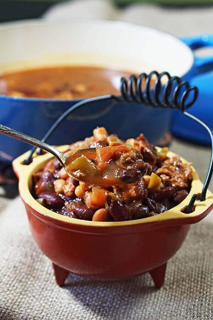 Beans with tomatoes, bacon and sausage. 