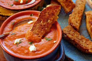 30 Minute Tomato Bisque Soup Recipe (So Creamy!) - Bowl Me Over