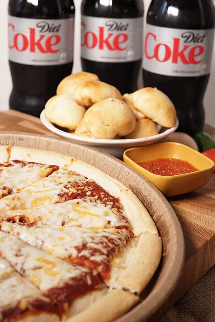 Shop at WinCo for easy meal time solutions for the busy holiday season. #BowlMeOver #WinCoPizzaNight