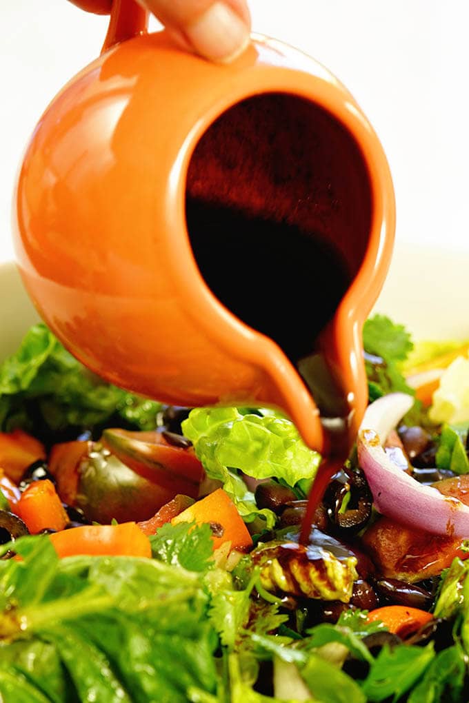 step by step instructions how to make balsamic vinaigrette