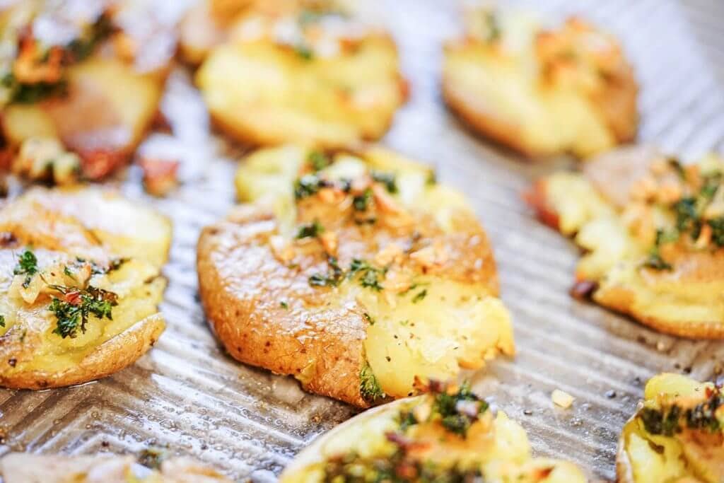 Crispy Smashed Garlic Fingerling Potatoes Recipe - Bowl Me Over