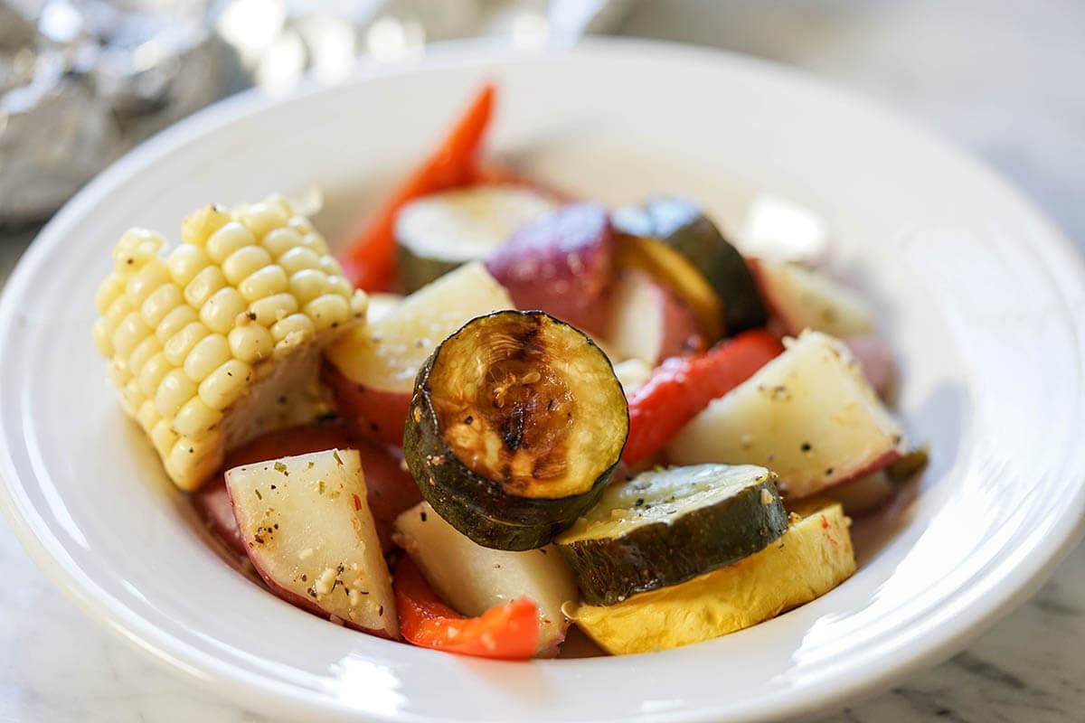 Bowl filled with grilled vegetables.
