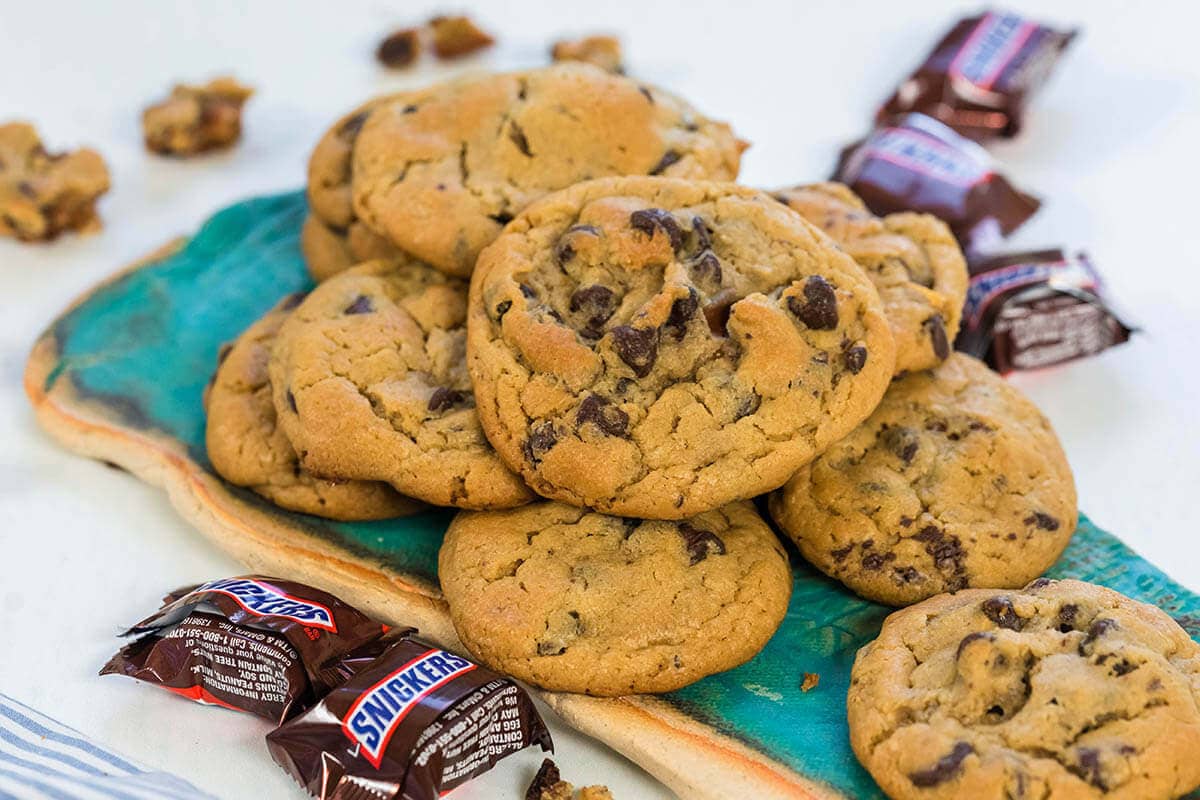Snickers Chocolate Chip Cookies on blue platter.