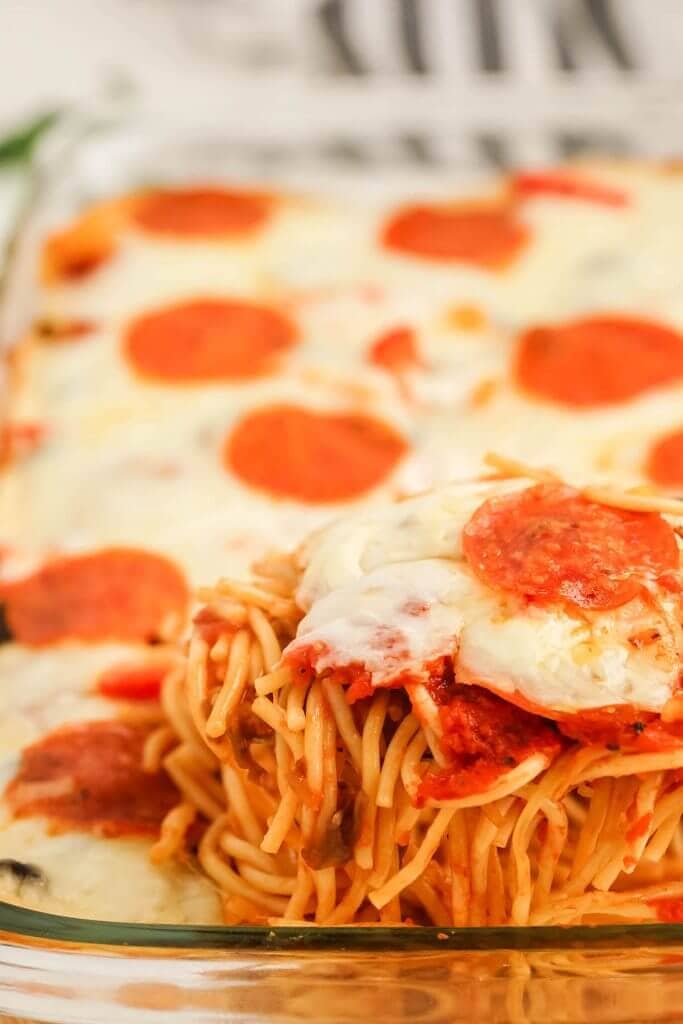 Pizza Spaghetti Casserole Bowl Me Over 5015