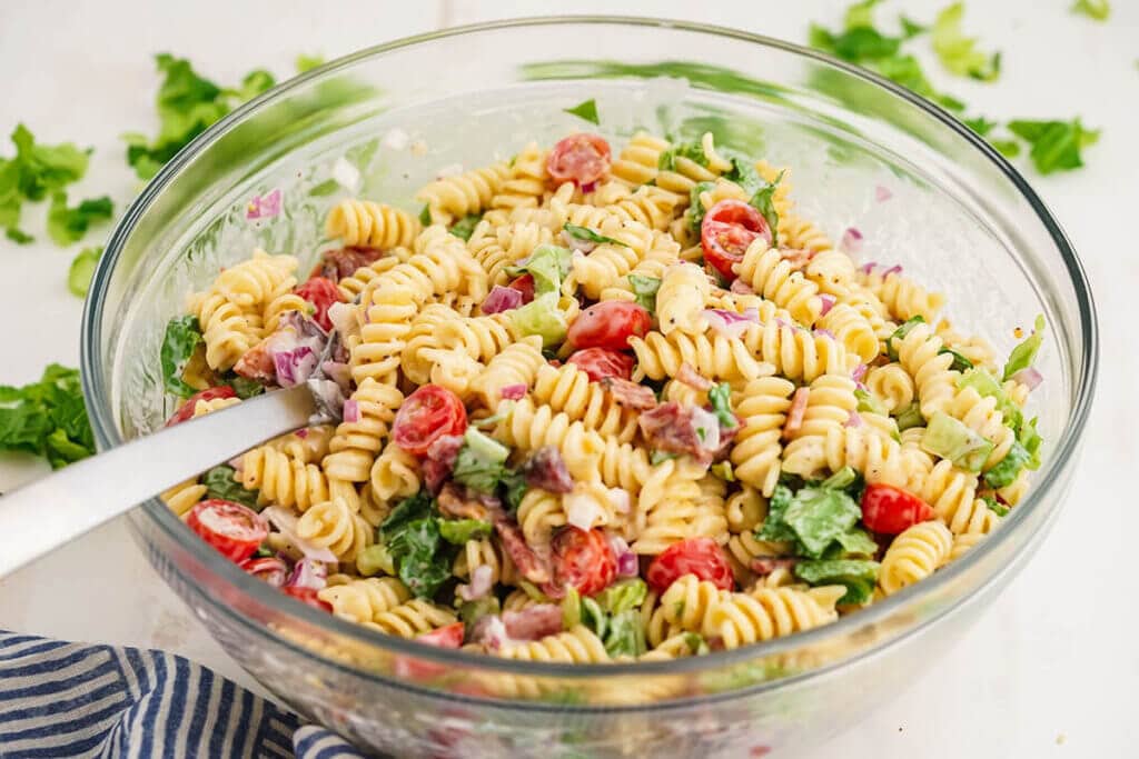 Creamy BLT Pasta Salad Recipe - Bowl Me Over