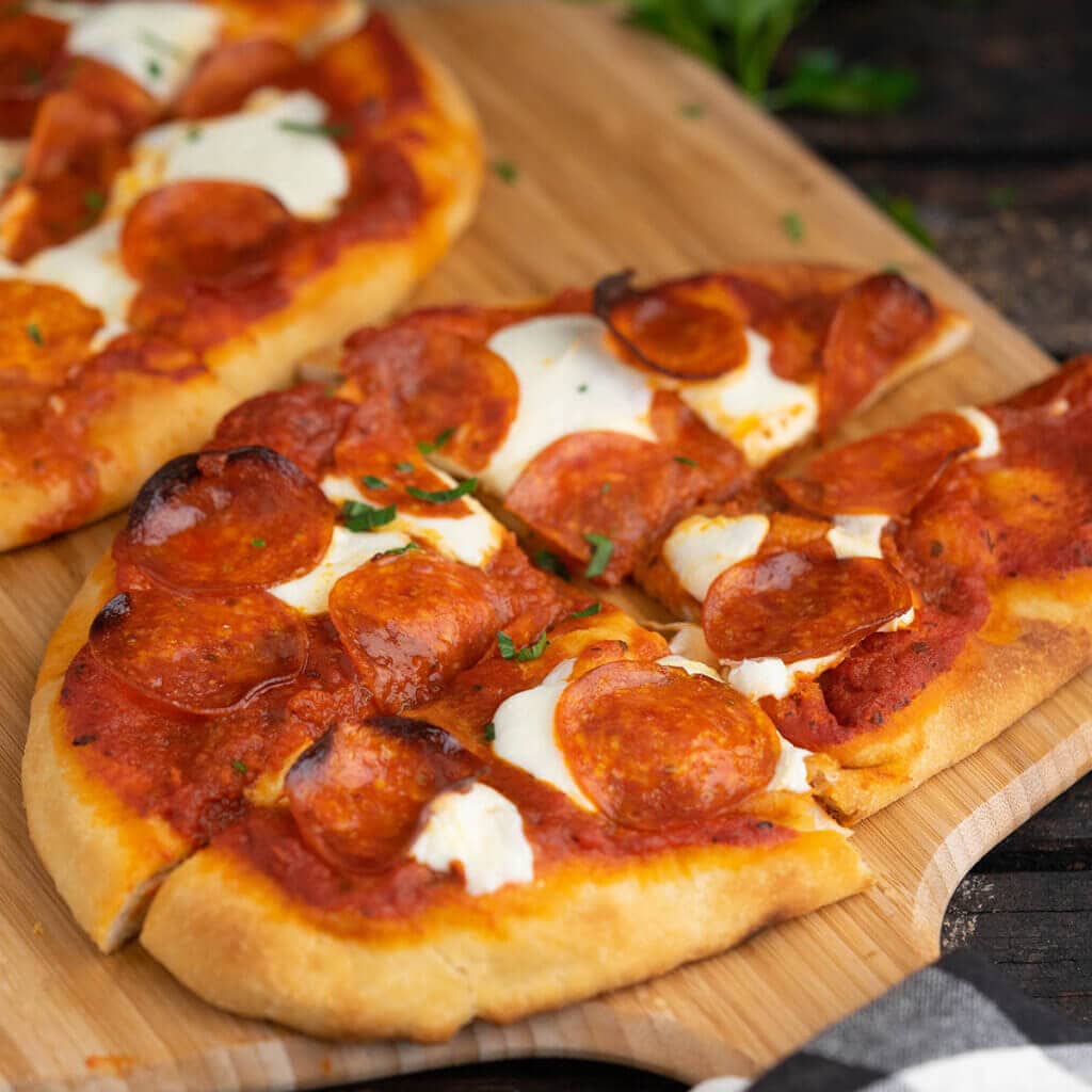 15-minute Mini Naan Pizza Bread - Easy Dinner Recipe! - Bowl Me Over