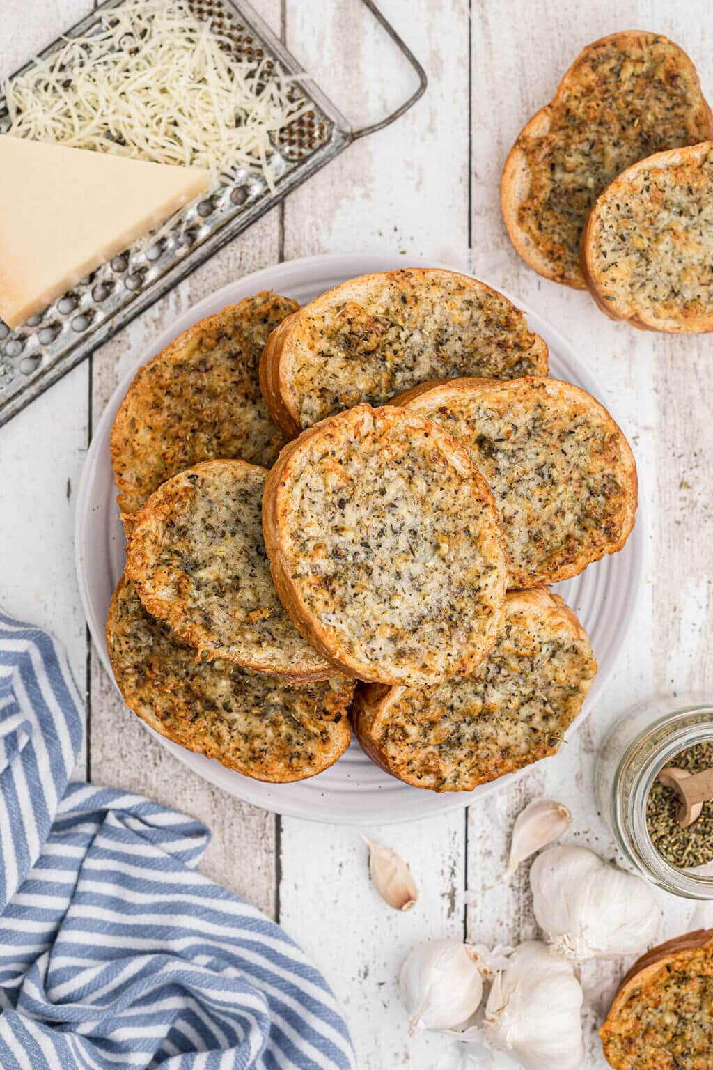 Air Fryer Garlic Bread Bowl Me Over