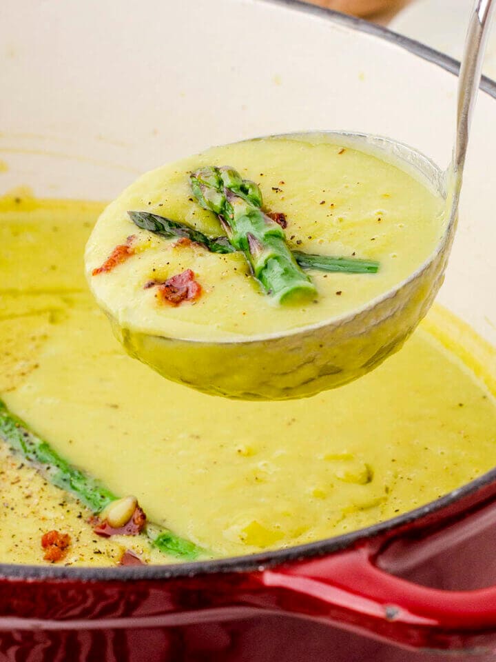 30 Minute Tomato Bisque Soup Recipe (So Creamy!) Bowl Me Over