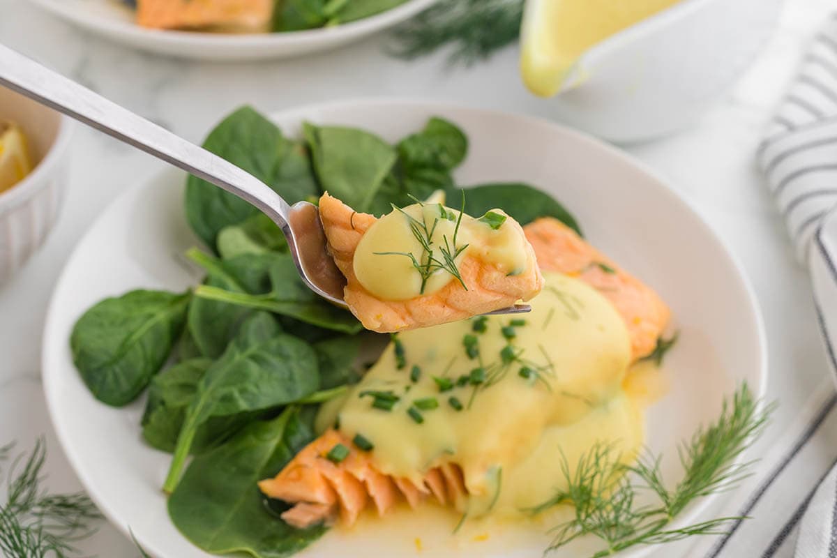 Salmon topped with hollandaise sauce.