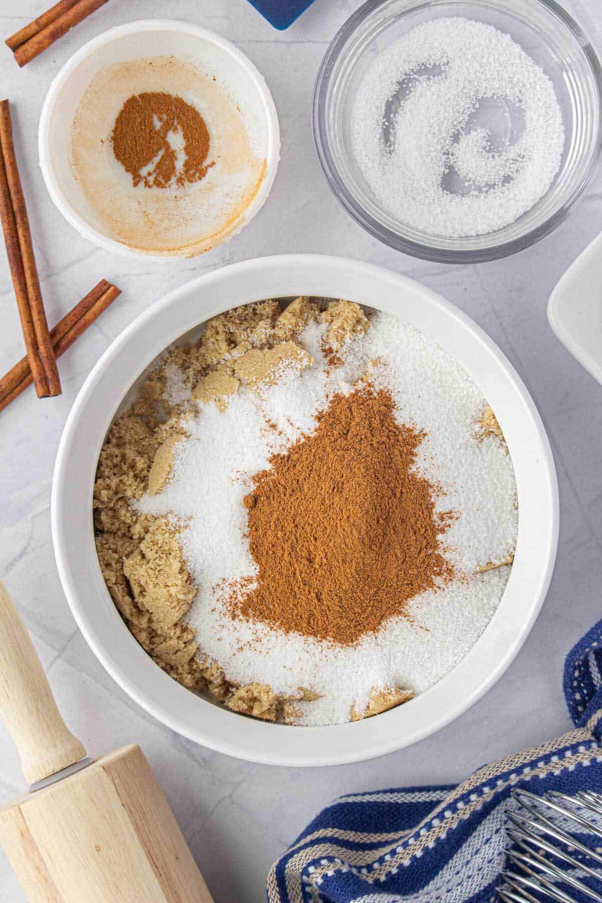 Brown sugar, cinnamon and white sugar in a small bowl.